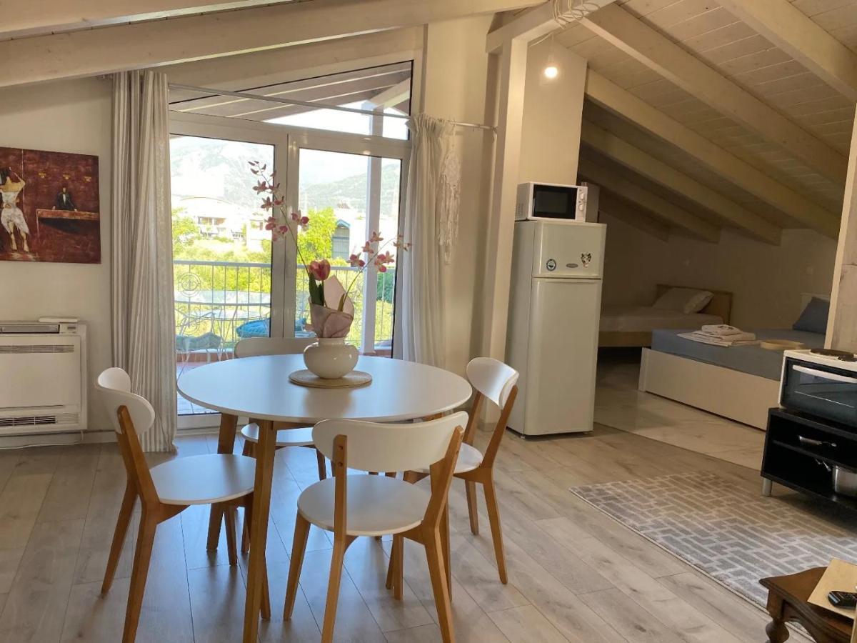 Sunny Apartment With Mountain View Patras Luaran gambar