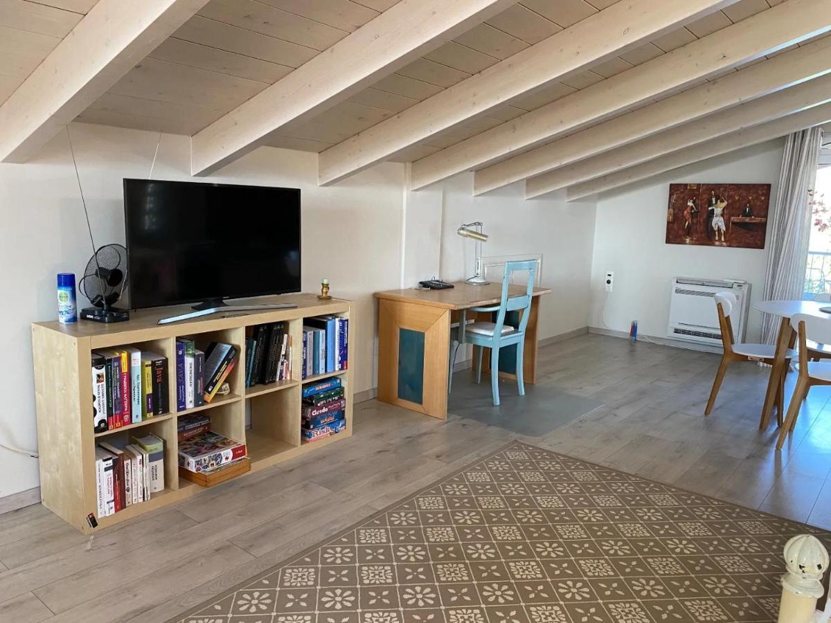 Sunny Apartment With Mountain View Patras Luaran gambar